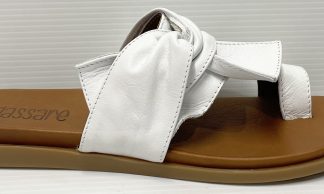 Rilassare Brie White