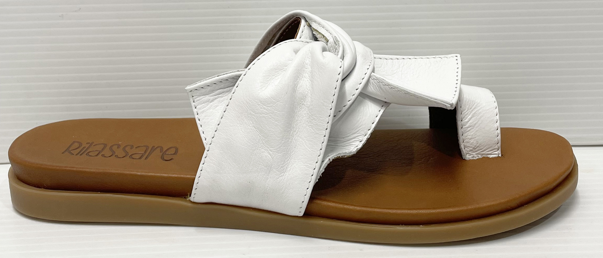 Rilassare Brie White