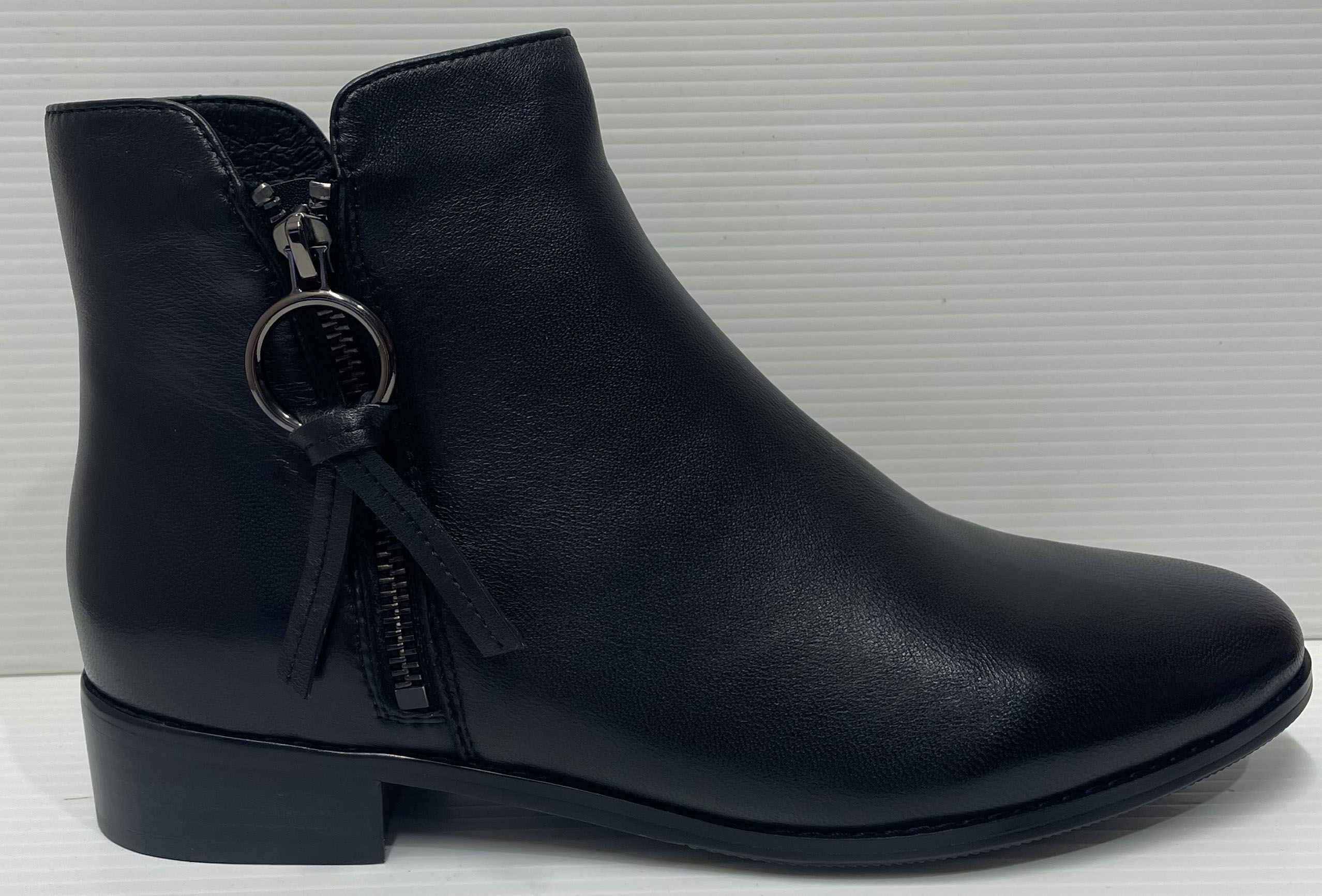 Chrissie Ember Black/Gunmetal Zip